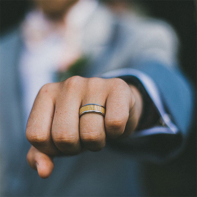 Mens non outlet wedding rings