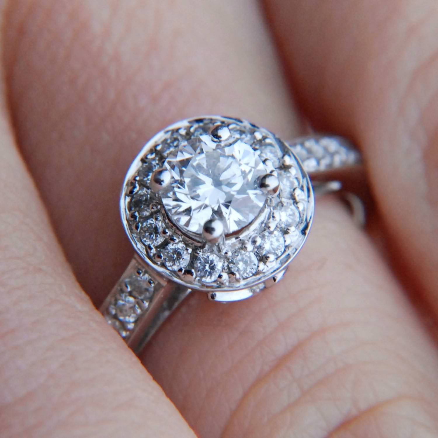 Diamond Halo Engagement Ring (Mounting)